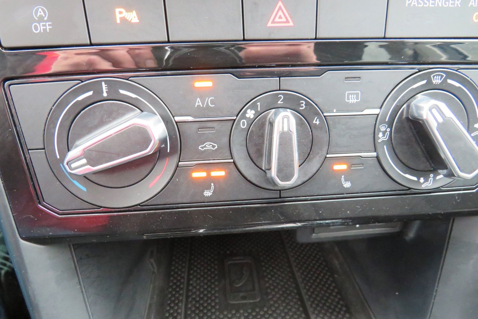Fahrzeugabbildung Volkswagen T-CROSSLife LED SPORTP. SITZH. NAVI APP "AKTIONS