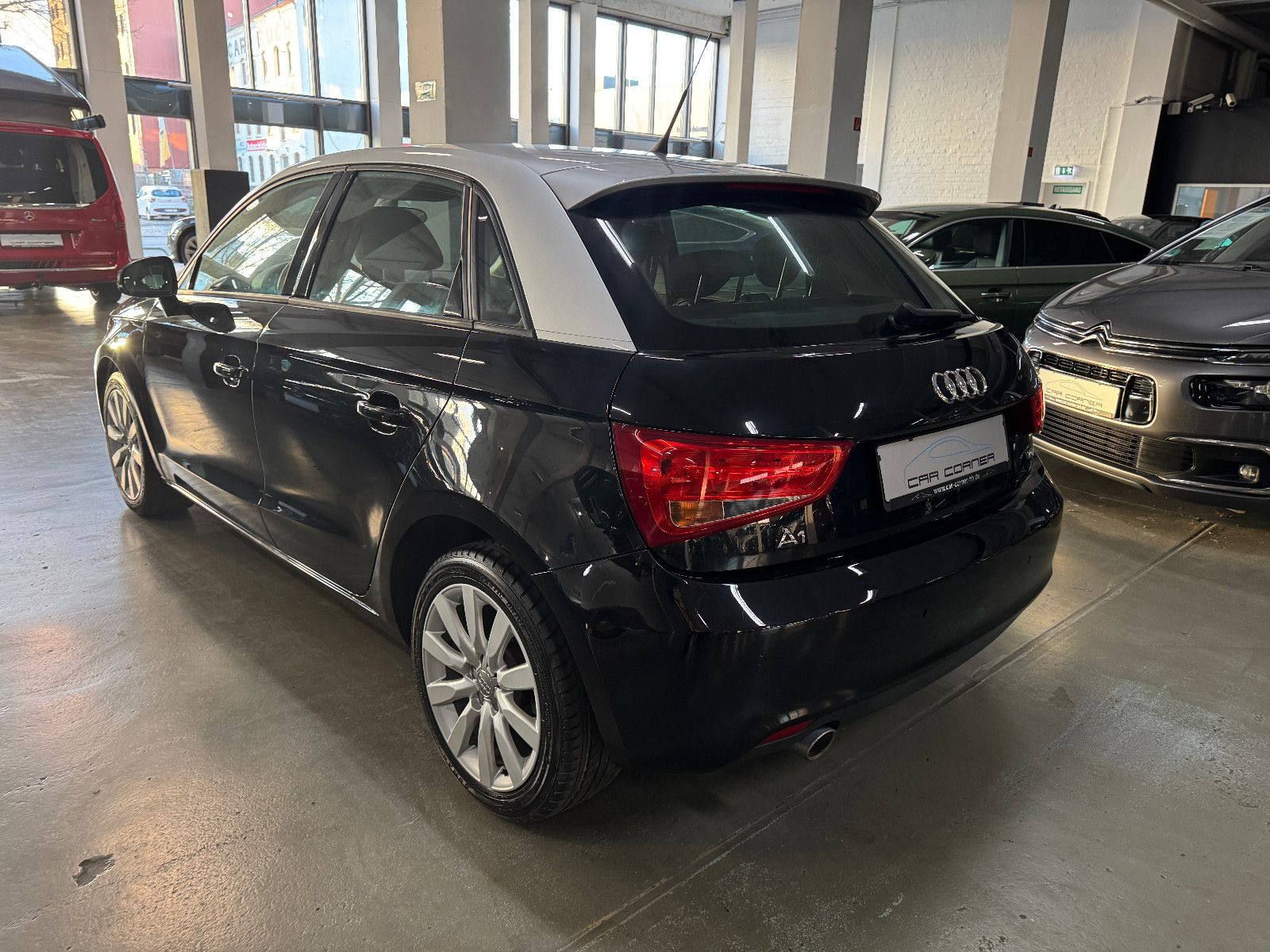 Fahrzeugabbildung Audi A1 1.6 TDI SPORTBACK S-TRONIC S-LINE AMBITION