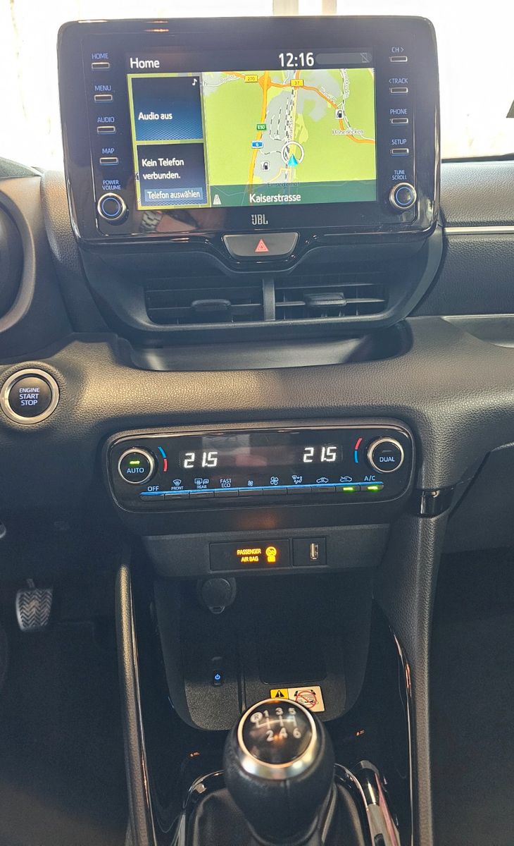 Fahrzeugabbildung Toyota Yaris Style 1,5 Schaltfahrzeug / Navi / Head-Up