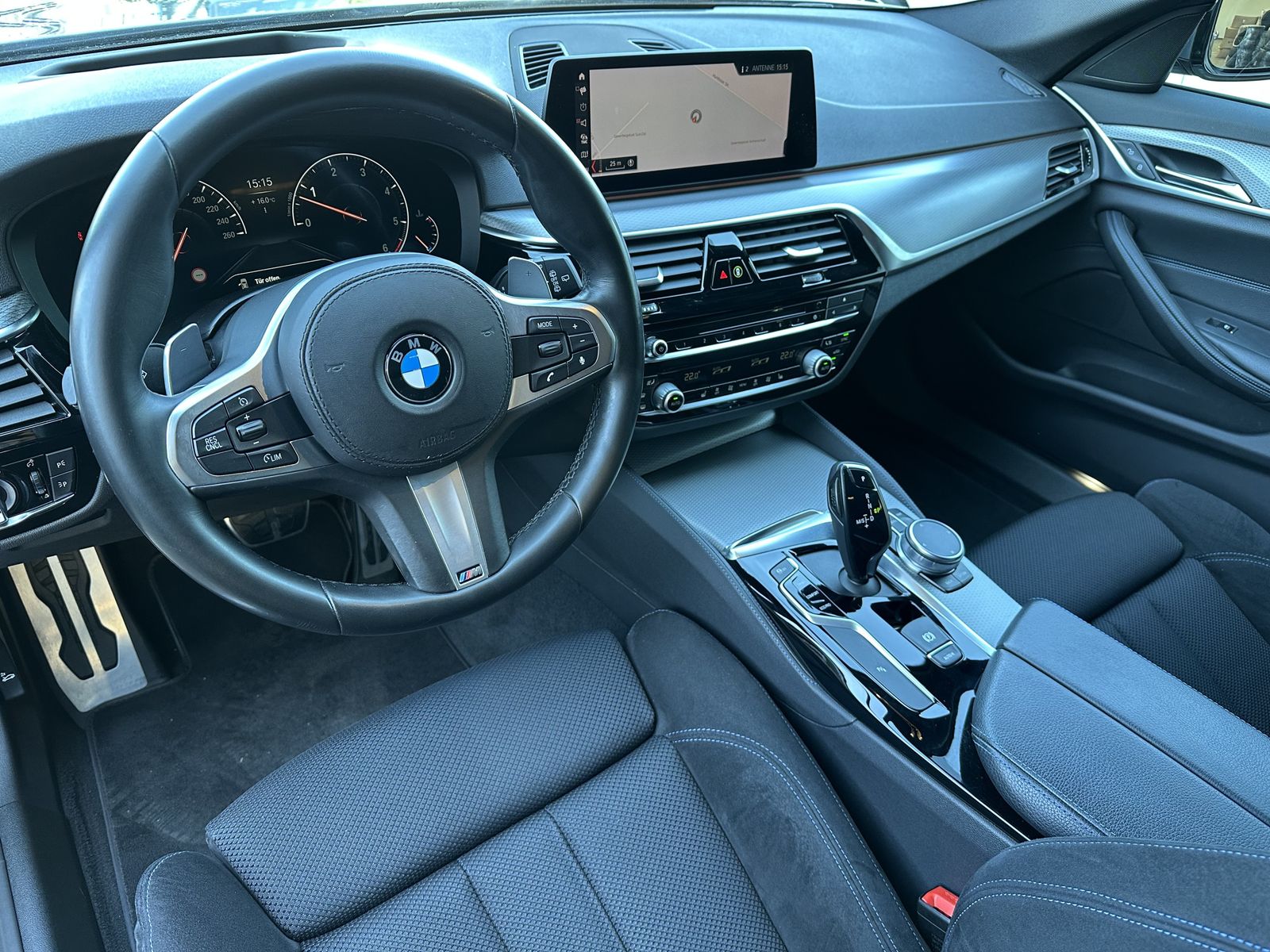Fahrzeugabbildung BMW 530d Touring M-Sport NAV+LED+SHZ+HUD+AHK+LC+2HD