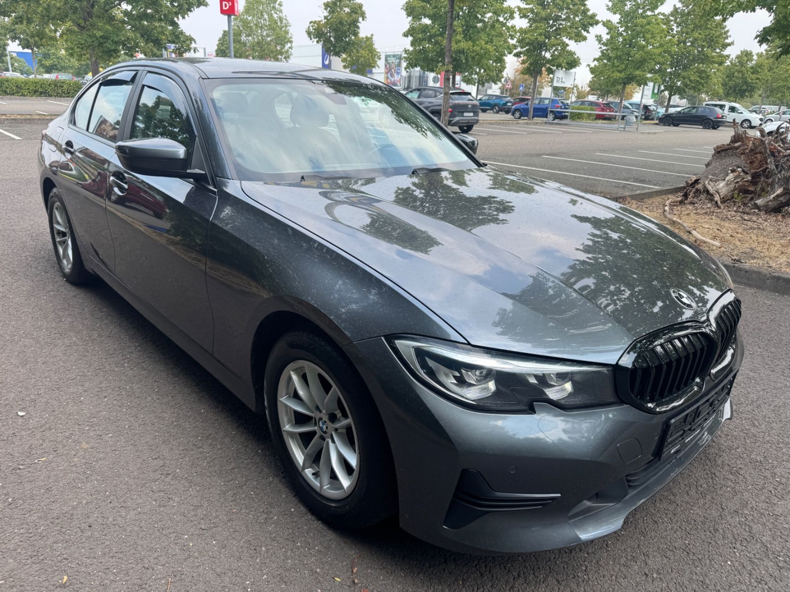 Fahrzeugabbildung BMW 318 3 Limousine 318 d Advantage LED+Navi+Keyless