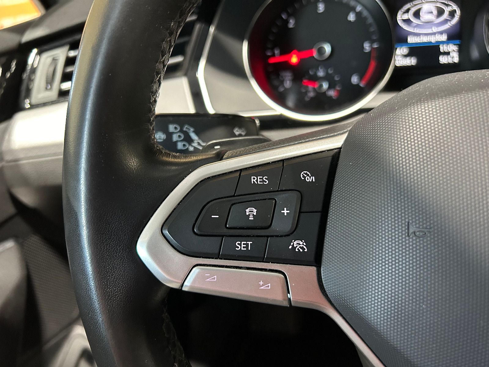 Fahrzeugabbildung Volkswagen Passat Variant Business/APPLE/8-FACH/ACC/KAMERA/