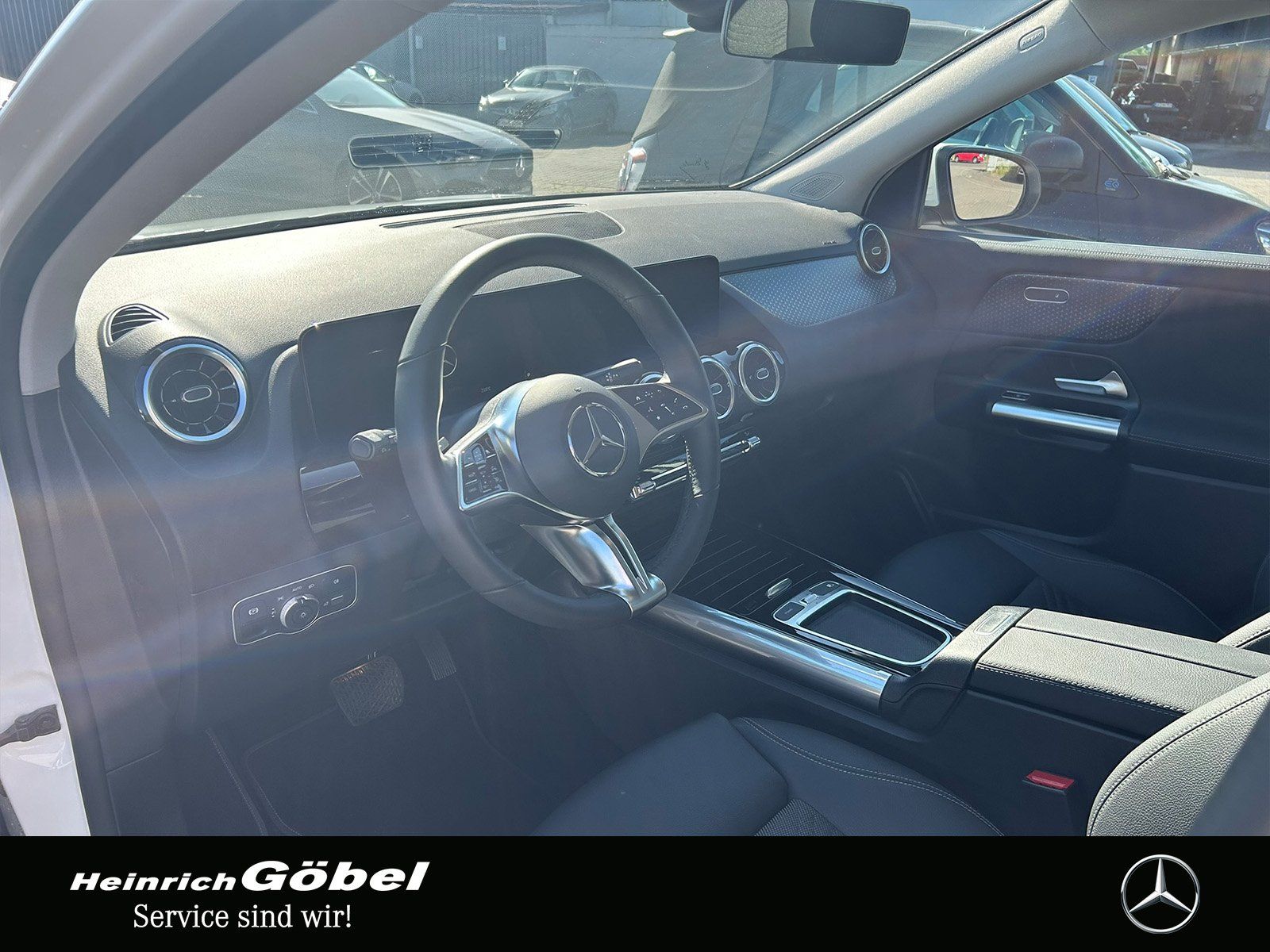 Fahrzeugabbildung Mercedes-Benz GLA 180 PROGRESSIVE*AHK*CARPLAY*LED*EASY-PACK*WI