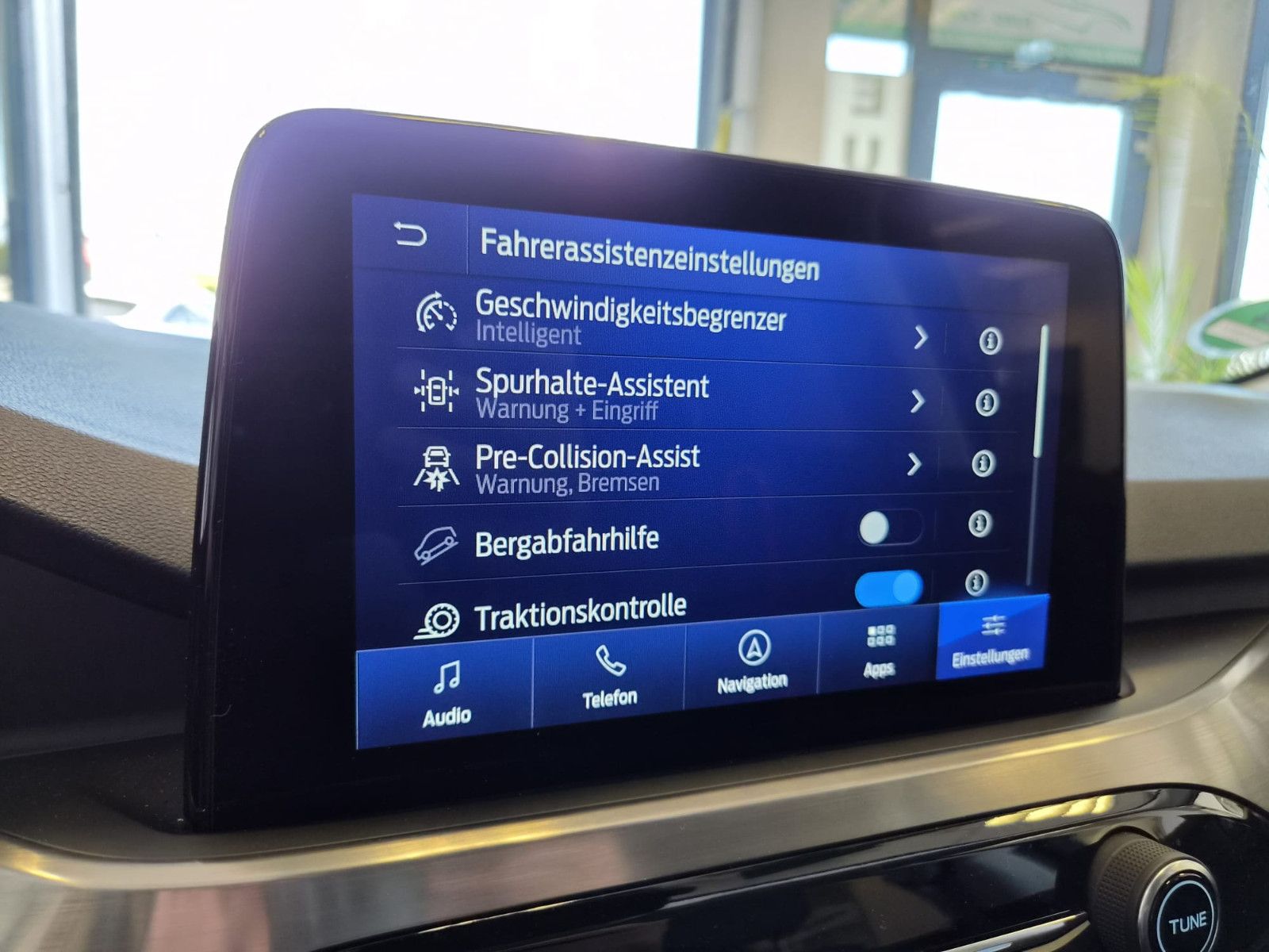 Fahrzeugabbildung Ford Kuga Plug-In Hybrid Titanium / SCHECKHEFT