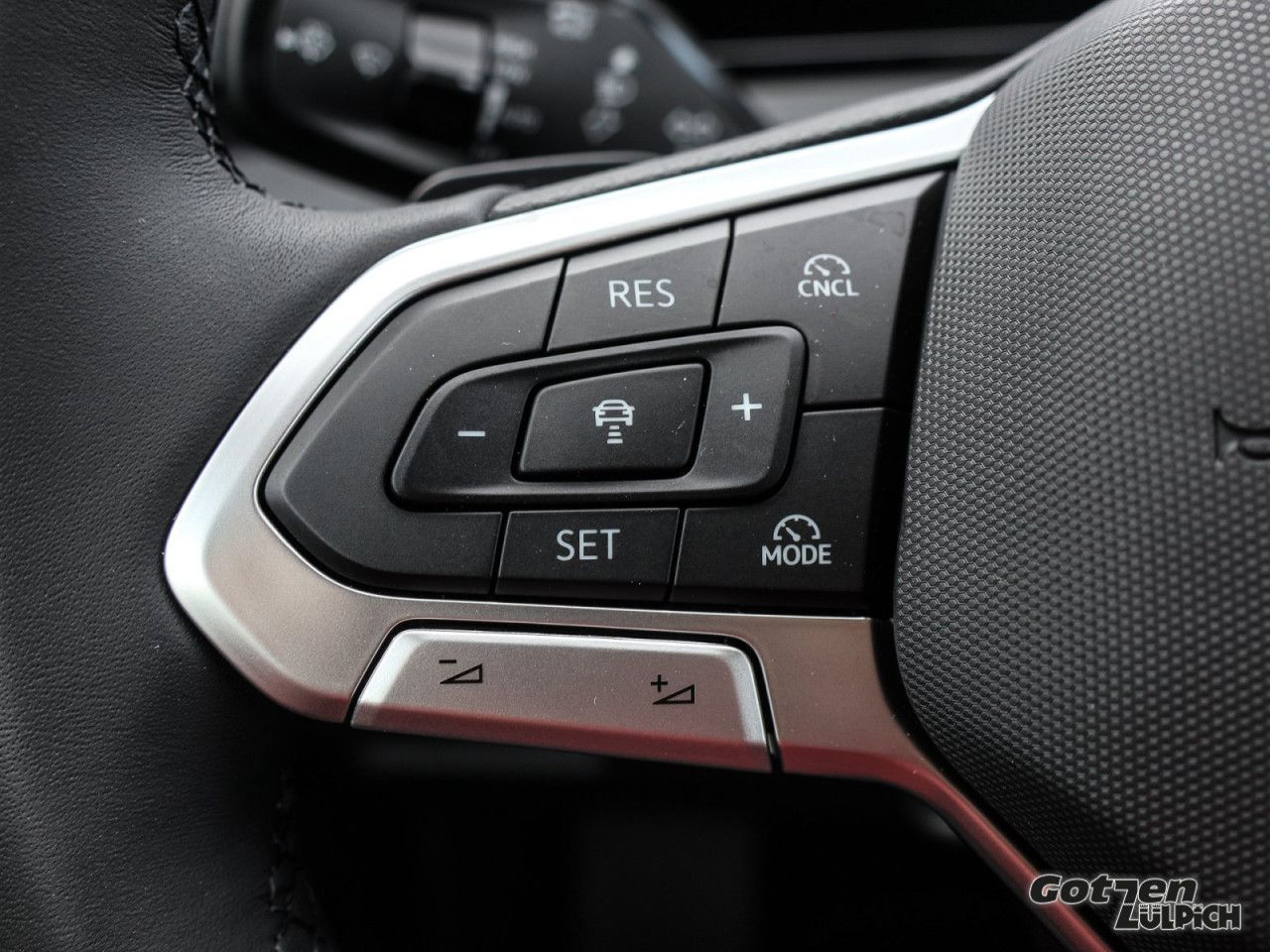 Fahrzeugabbildung Volkswagen Tiguan 1.5 eTSI 110 kW Life DSG PDC LED-Plus