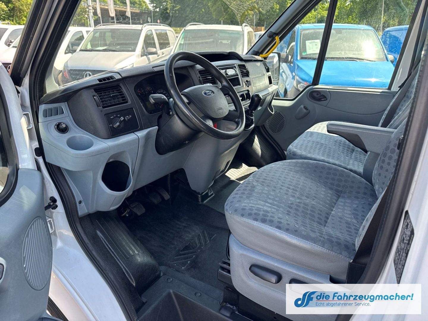 Fahrzeugabbildung Ford Transit Kombi FT300 2.2 TDCI 2x Klima eFH ZV ESP