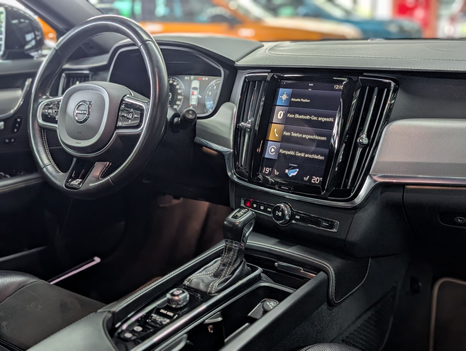 Fahrzeugabbildung Volvo V90 R Design VIRT MEMO KAM SHZ LEDER LED APP 19"