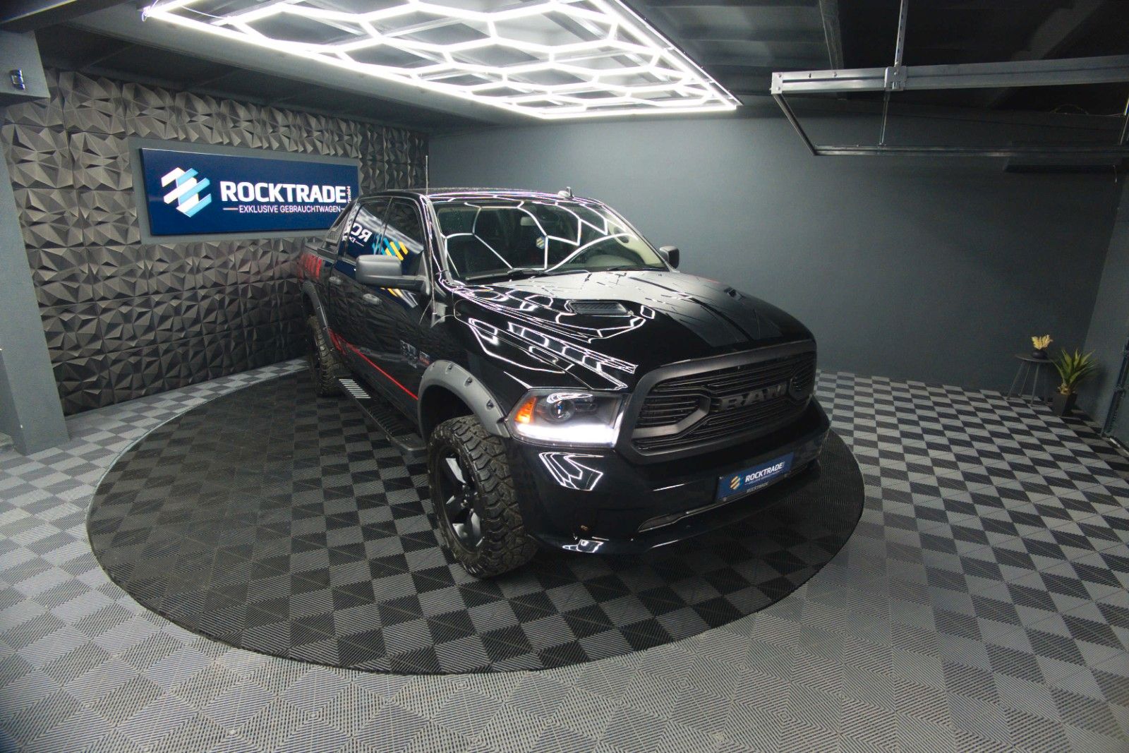 Fahrzeugabbildung Dodge RAM 5.7 V8 HEMI 4x4 OFFROAD Night-Paket *LED*AHK