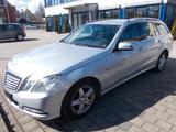 Mercedes-Benz E 350 E T-Modell E 350 CDI - Mercedes-Benz E 350 mit Diesel-Antrieb: Stoff, Kombi