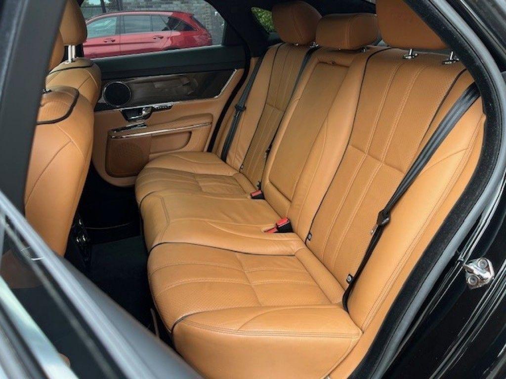 Jaguar XJ 3.0 V6 Diesel 275 ch – Design Edition Sport – Pano – 20" – Cuir – Caméra