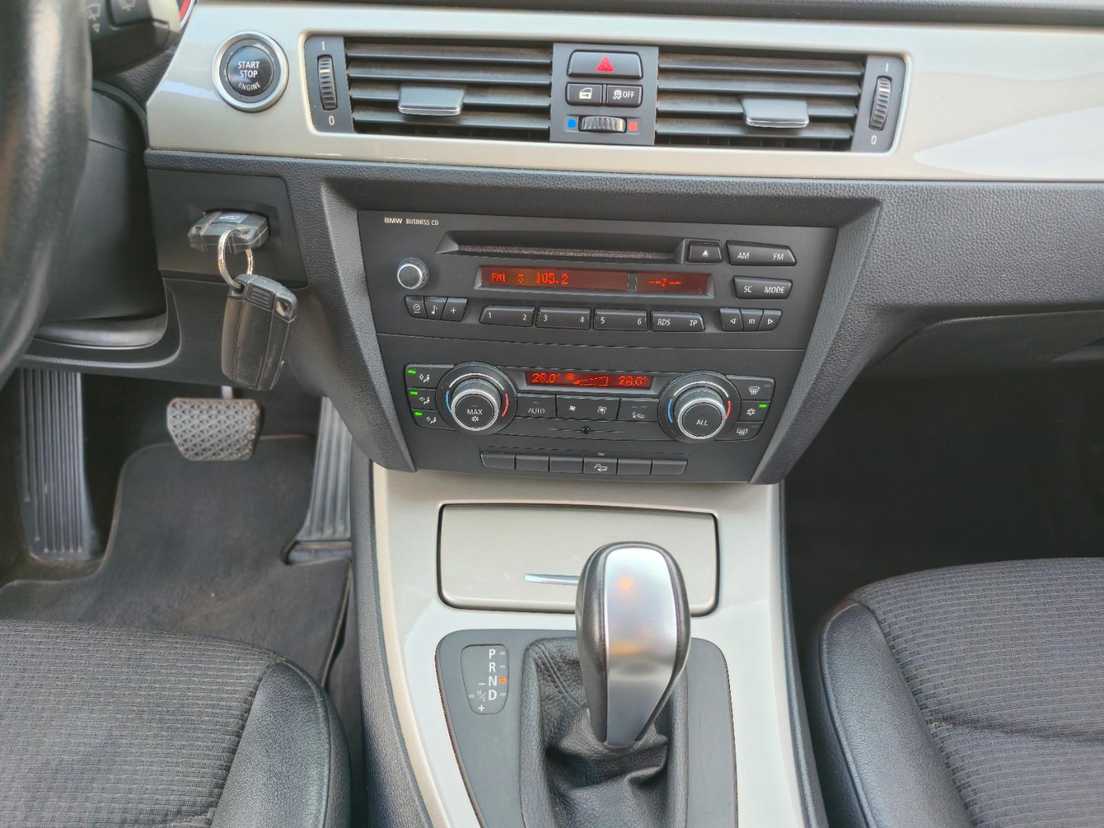 BMW 320 2011 — photo 15
