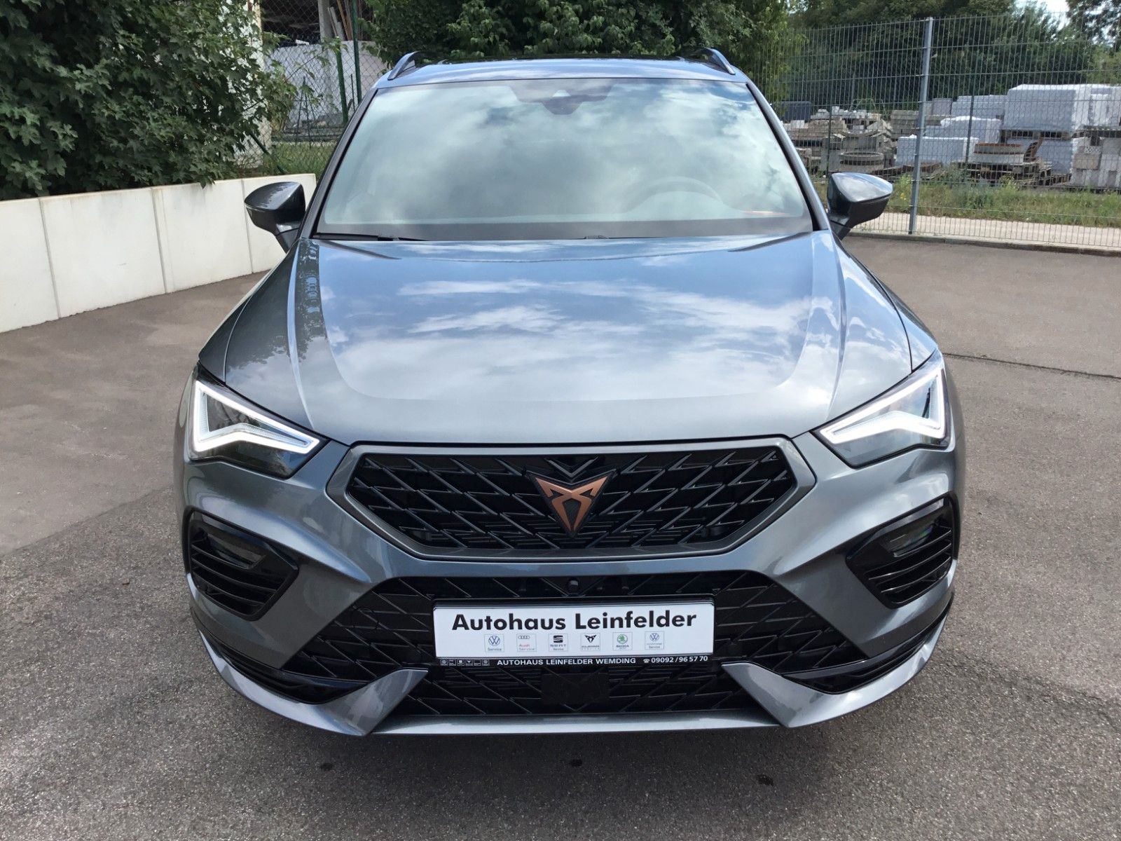 Fahrzeugabbildung CUPRA Ateca 2.0 TSI 4Drive DSG+Pano+AHK+19"+ACC+LED