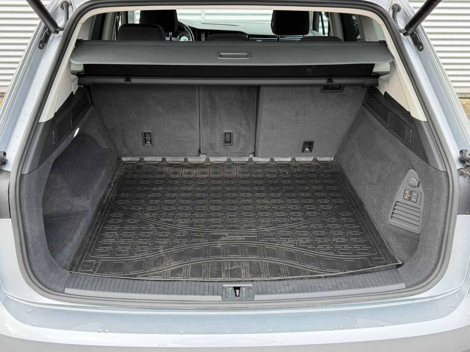 Fahrzeugabbildung Volkswagen Touareg Basis 4Motion