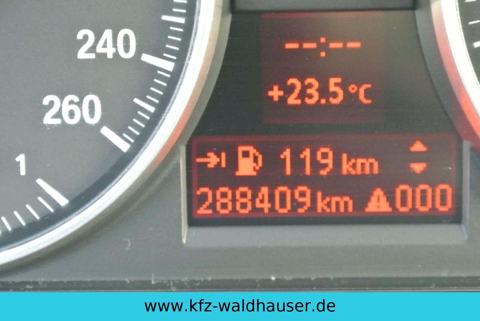 BMW 318 2010 — photo 37