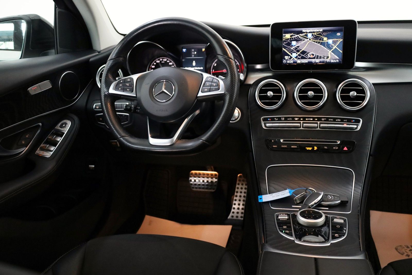 Fahrzeugabbildung Mercedes-Benz GLC 250 Coupe 4M AMG-Line Int. T.Leder,Navi,360°