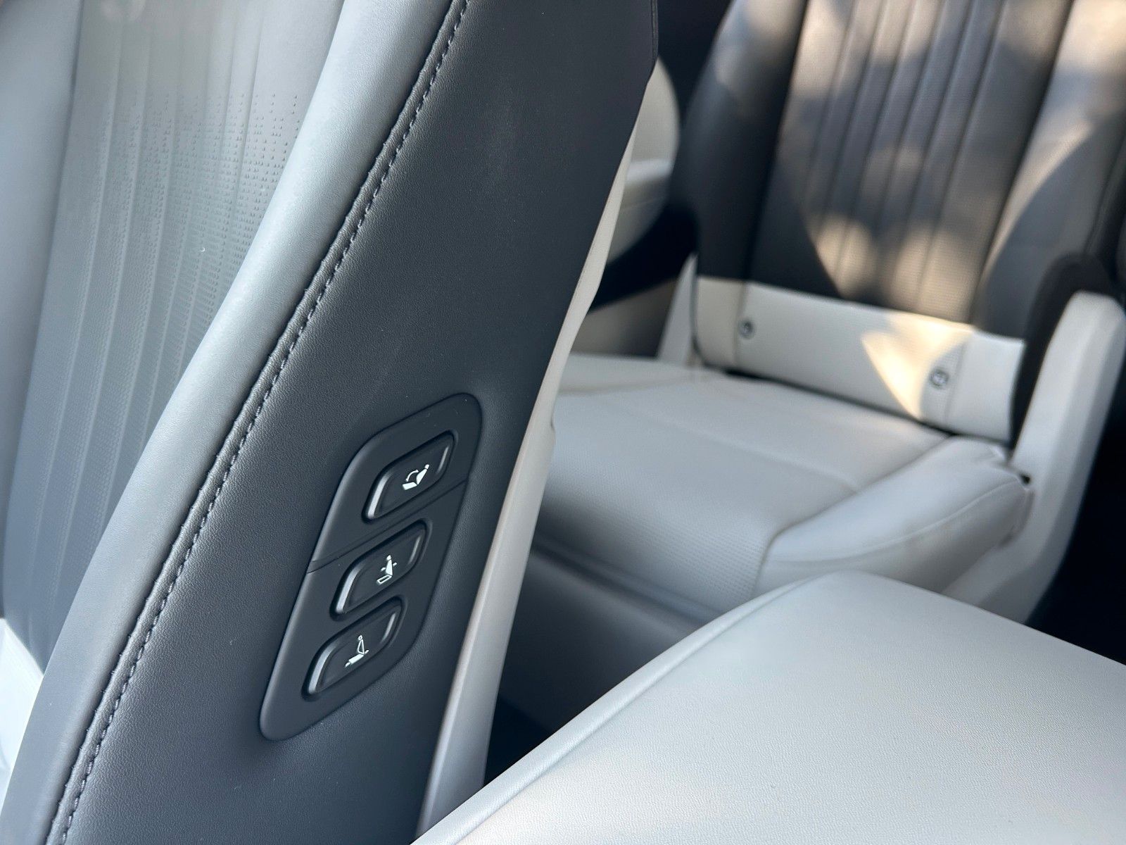 Fahrzeugabbildung Hyundai IONIQ 9 UNIQ 226kW *RW600KM*Pano*6Si*Relax*HeUp*