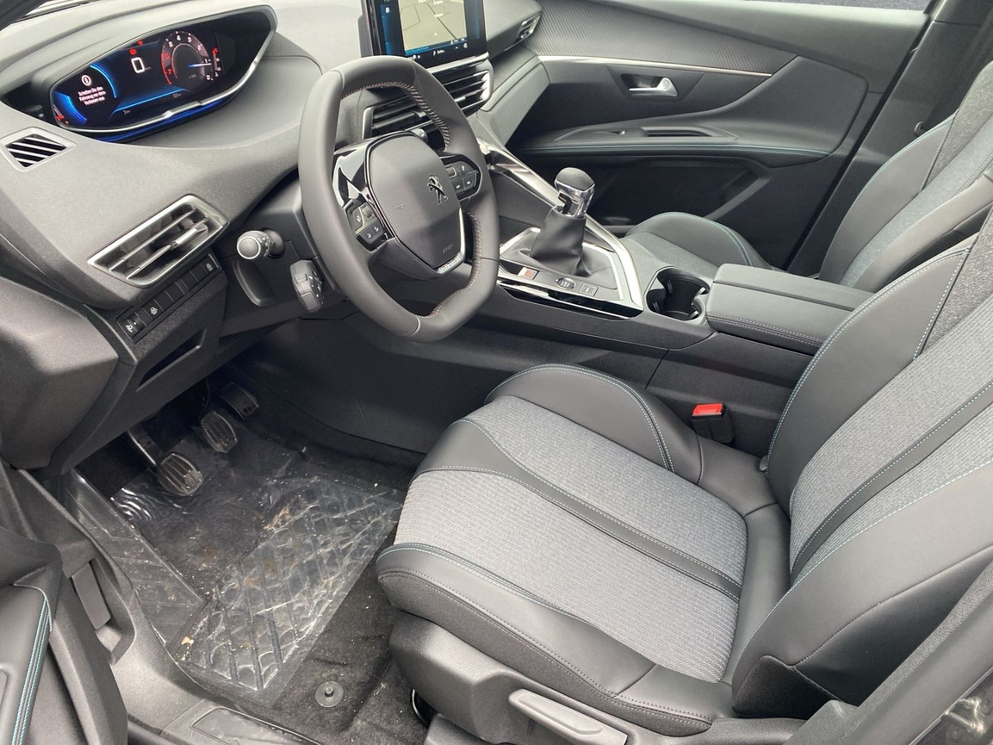 Fahrzeugabbildung Peugeot 5008 Allure Pack 1.2 PureTech 130 EU6d 7-Sitzer