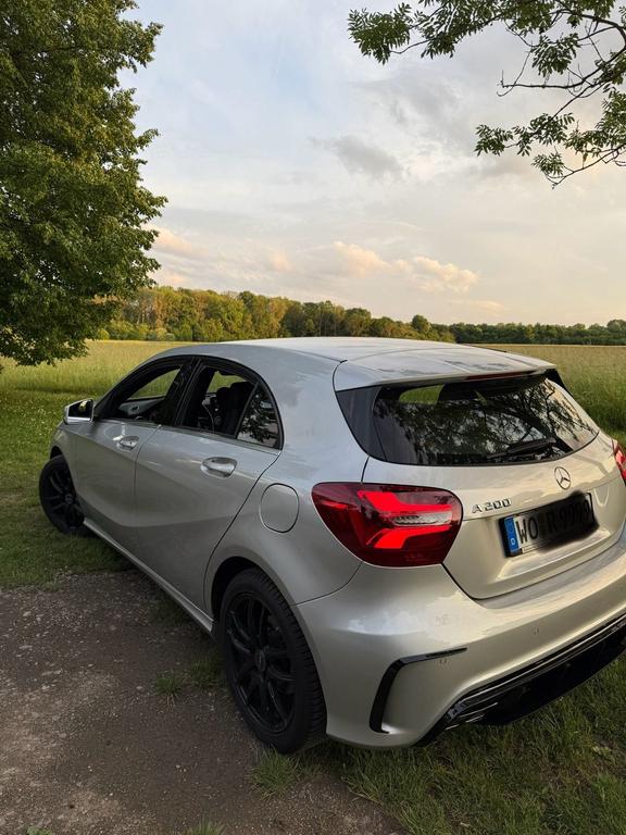 Mercedes-Benz E 200