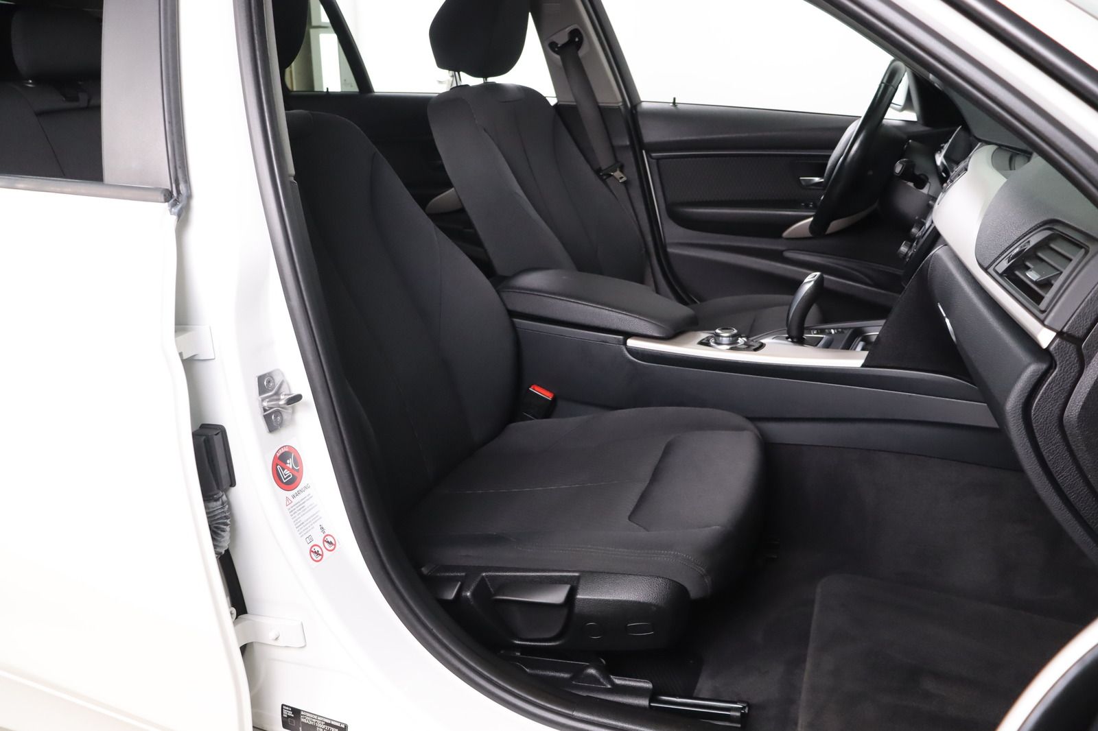 Fahrzeugabbildung BMW 320 i Touring xDrive * Bi- Xenon * Navi