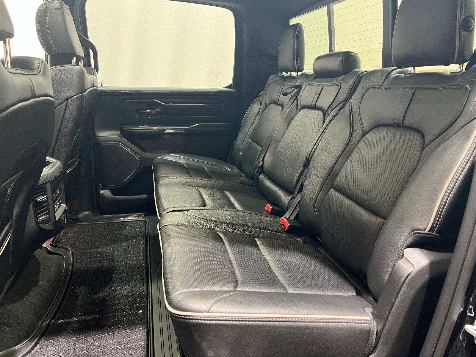 Fahrzeugabbildung Dodge RAM  1500 LIMITED NIGHT CREW CAB 4X4 *RTR UMBAU*