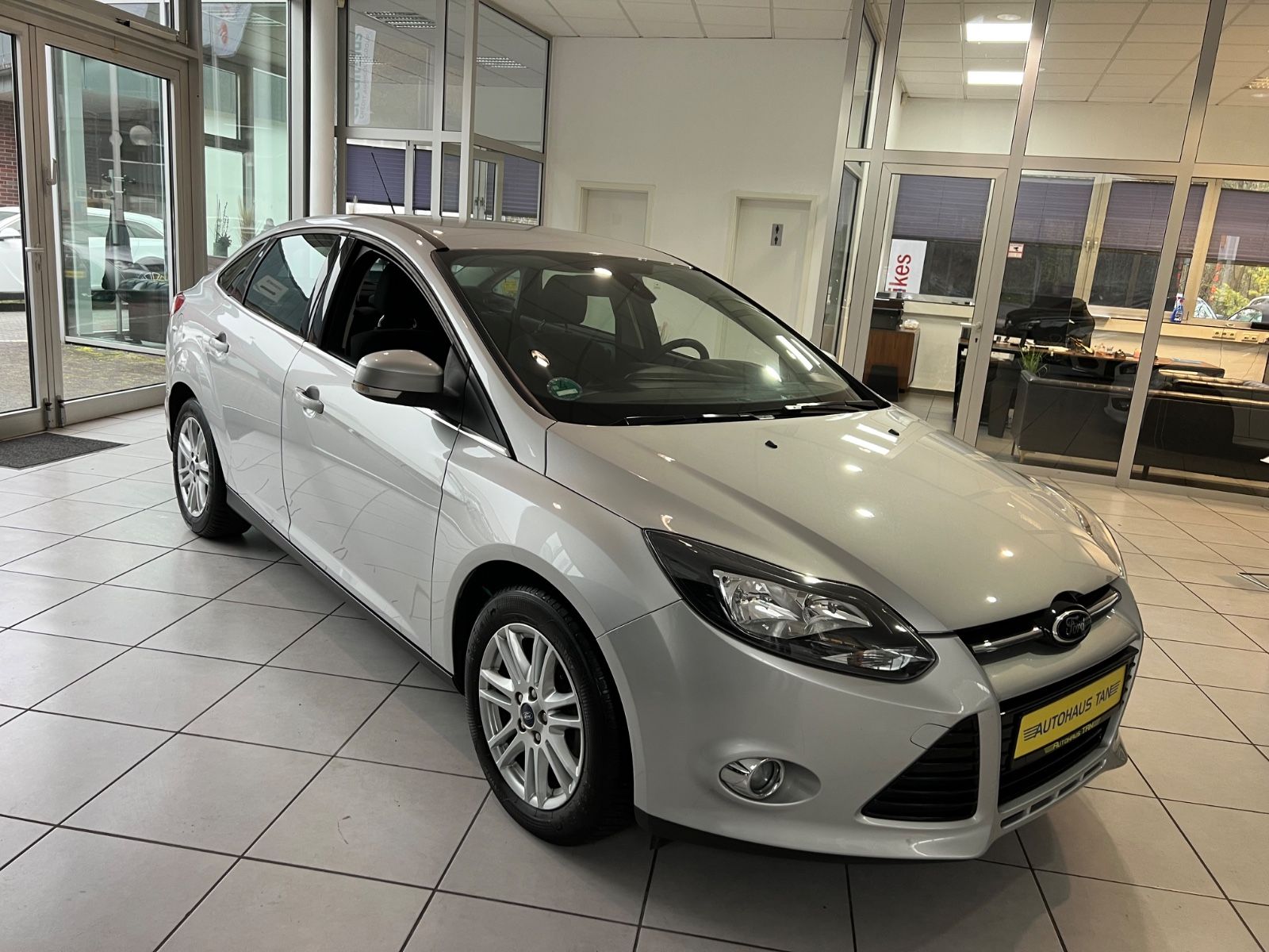 Fahrzeugabbildung Ford Focus Lim. 1.6 Titanium * AUTOMATIK *