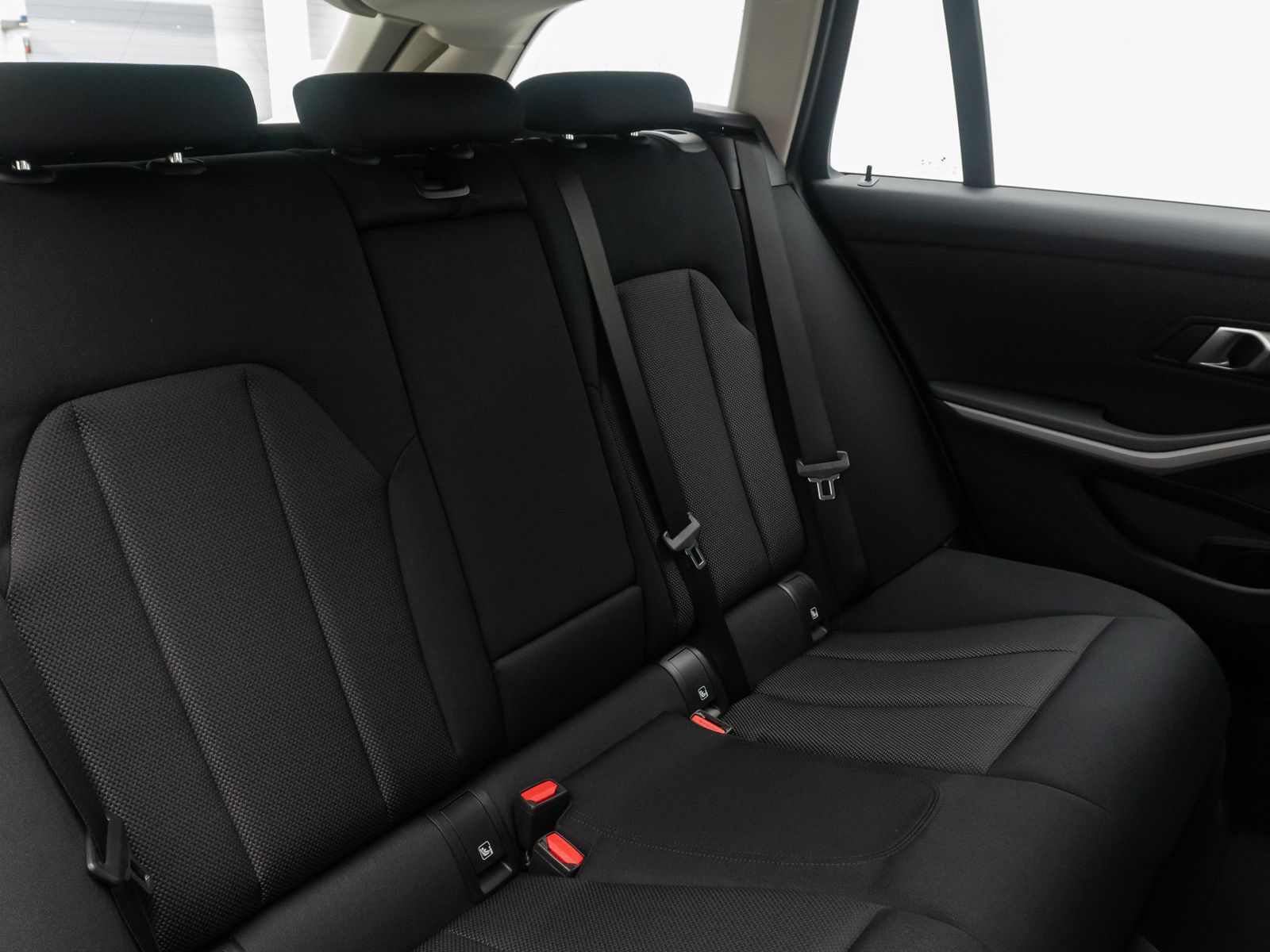 Fahrzeugabbildung BMW 318i GeschwindigReg DAB CockpitPlus PDC LED 17"