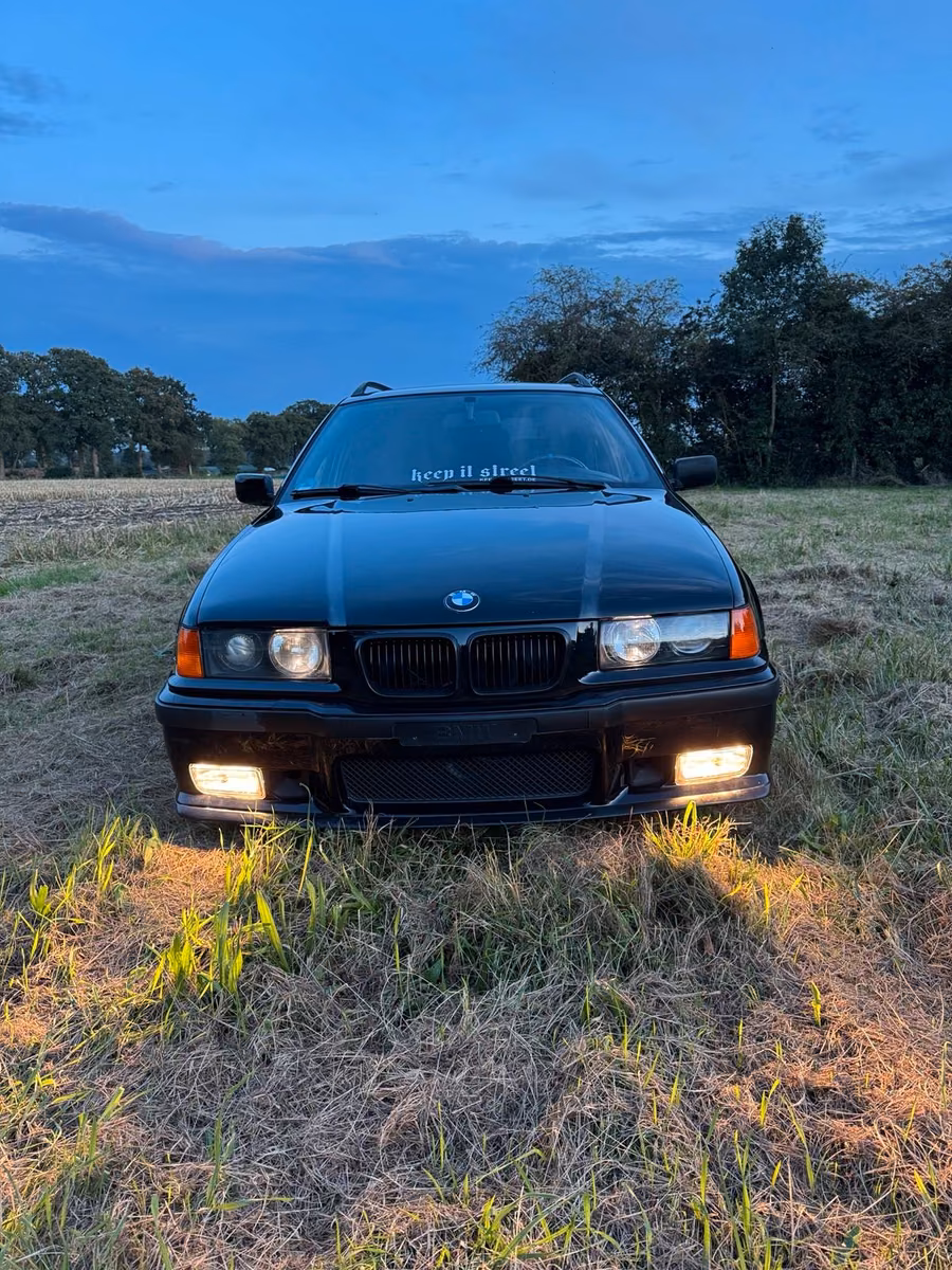 BMW 323