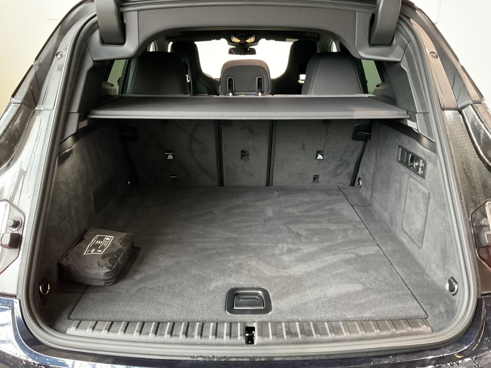 Fahrzeugabbildung BMW iX xDrive45 M Sportpaket Glasdach Sky Lounge, Ak