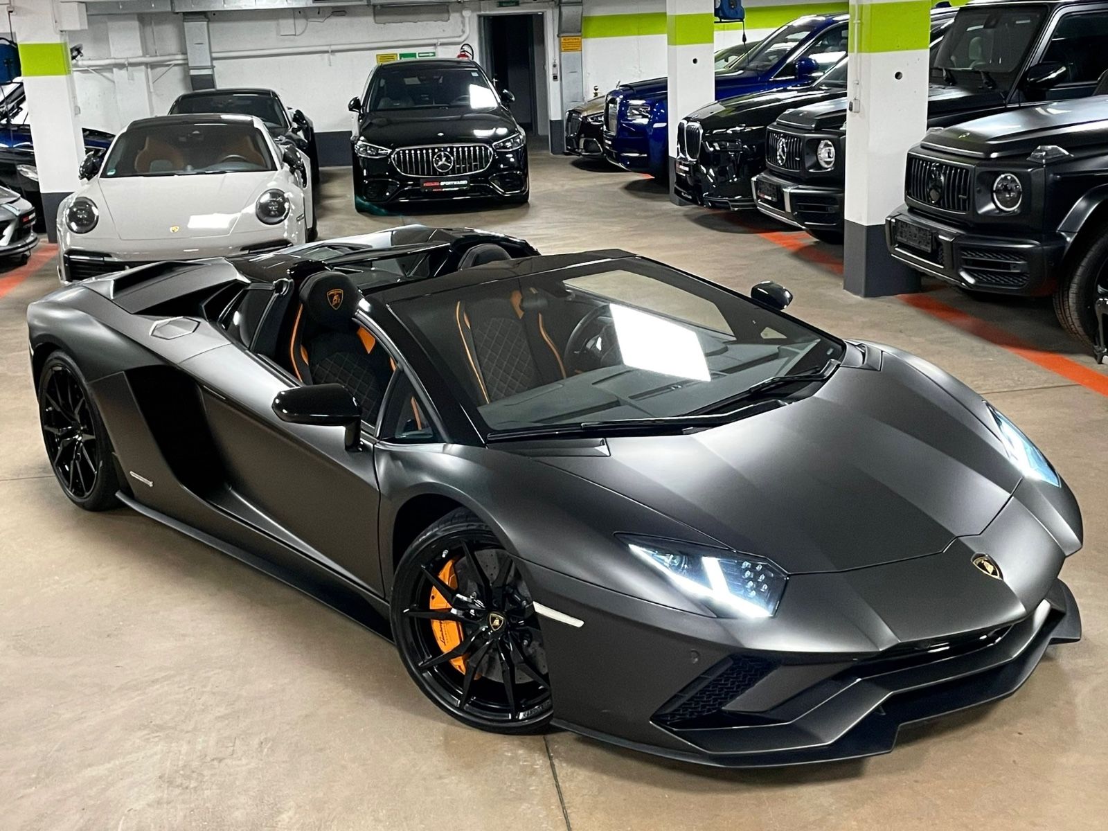 Fahrzeugabbildung Lamborghini AVENTADOR S ROADSTER CARBON LIFT TOPZUSTAND!!!