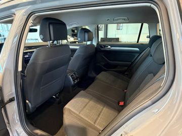 Volkswagen Passat Variant - 11