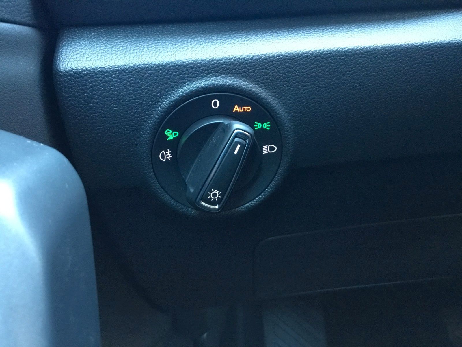 Fahrzeugabbildung Volkswagen T-Roc 1.5 TSI DSG Style+AHK+LED+ACC+17"+Kamera