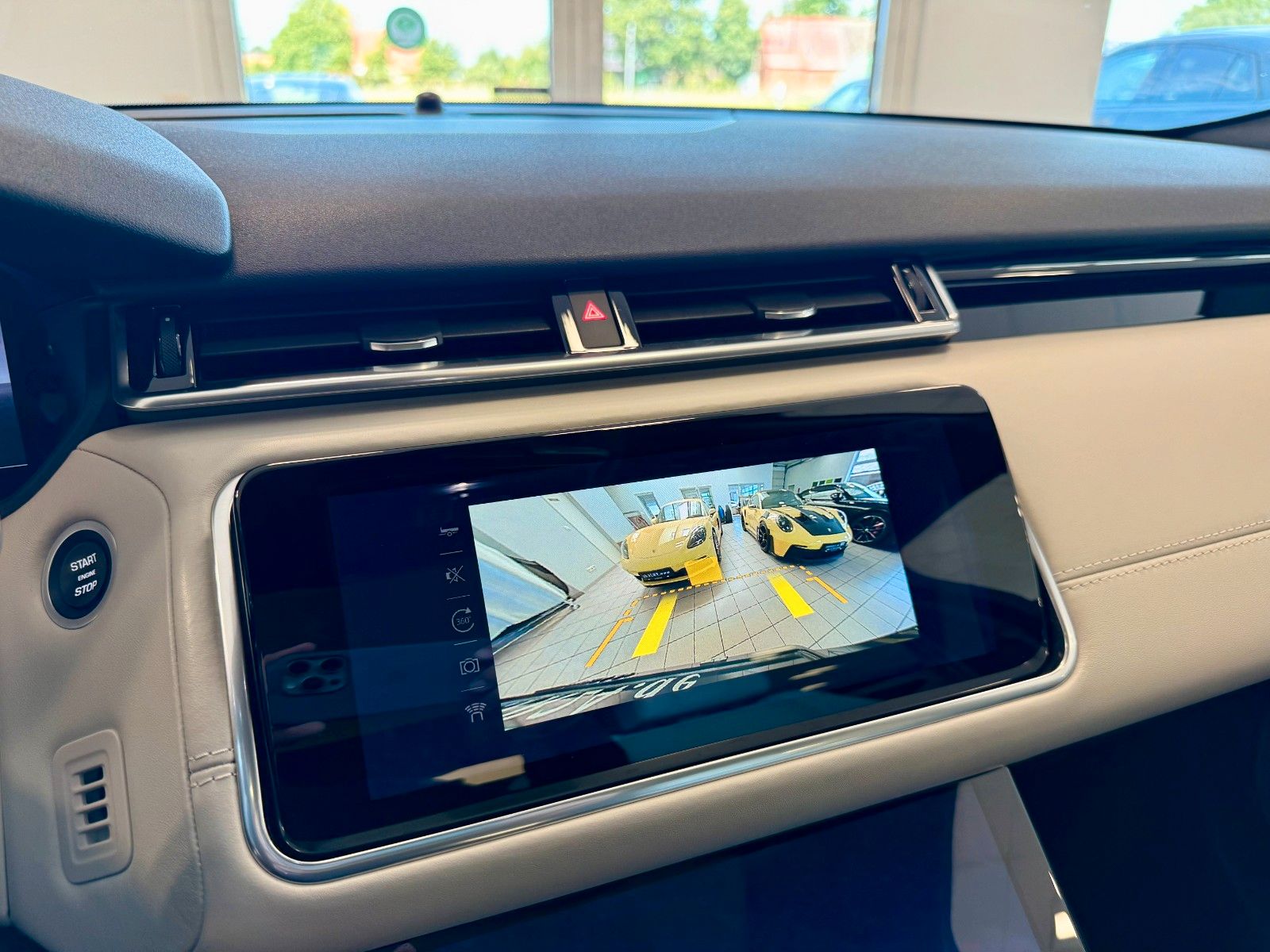 Fahrzeugabbildung Land Rover Range Rover Velar R-Dynamic HSE Design Black