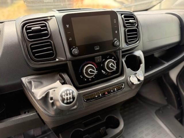 Fahrzeugabbildung Opel Movano 33 L2H2 Kastenwagen 140 MT