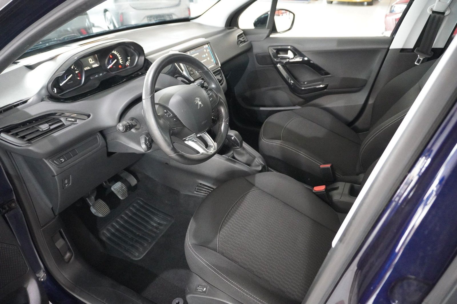 Fahrzeugabbildung Peugeot 208 LIM. 1.2 ACTIVE NAVI/LED/KLIMA/SHZ/PDC/TEMP