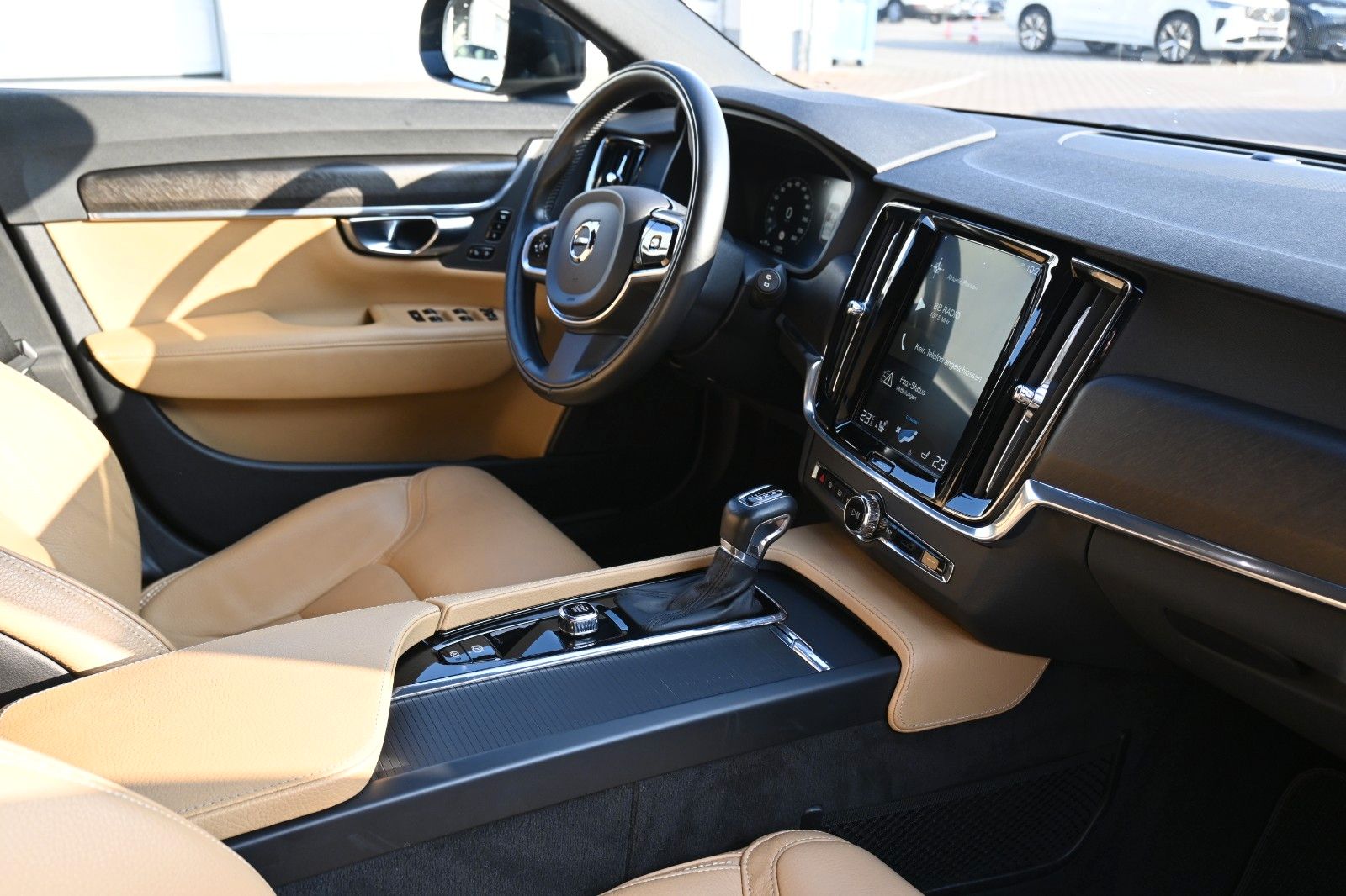Fahrzeugabbildung Volvo V90 CC D4 AWD*STHZ*MIetkauf möglich