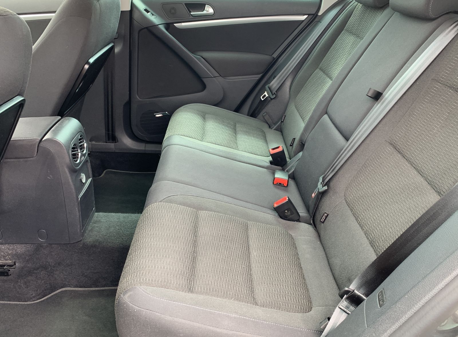 Fahrzeugabbildung Volkswagen Tiguan 1.4 TSI*Sport*AHK*STHZ*Tempomat*SHZ*