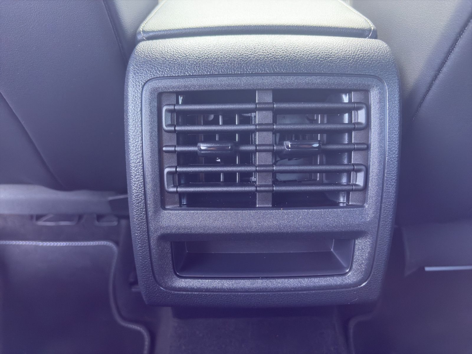 Fahrzeugabbildung Volkswagen Golf VIII R-Line/ACC/Navi/Ambiente/Apple CarPlay