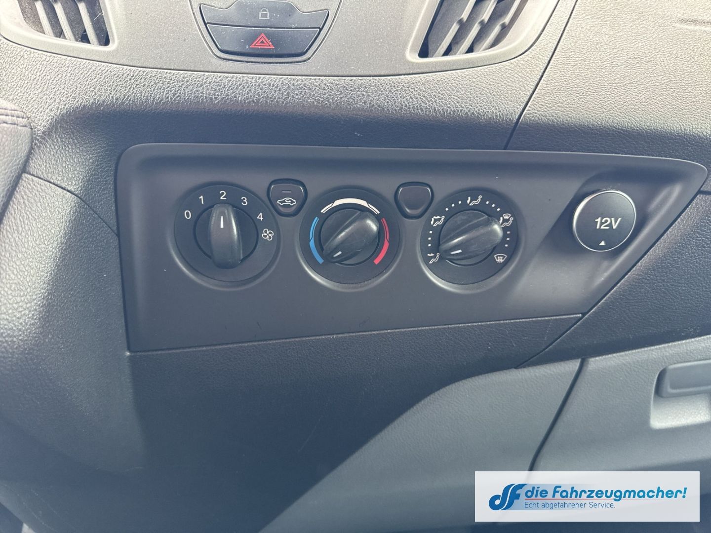 Fahrzeugabbildung Ford Transit Custom Kombi 300 L1 2.2 TDCi *1586 *EXPO