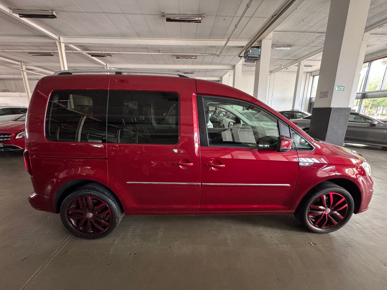 Fahrzeugabbildung Volkswagen CADDY MAXI 1.4 TGI HIGHLINE SPORTPAKET ACC VOLL