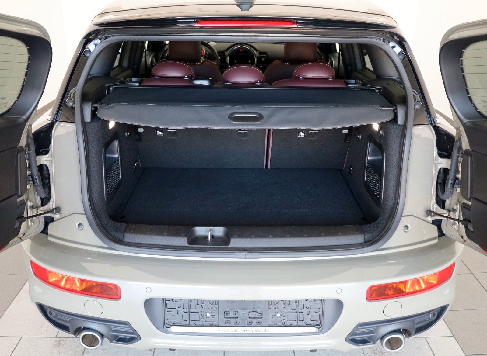 Fahrzeugabbildung MINI Clubman Cooper S All4 JCW Leder,Navi,LED,PanDach