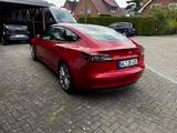 Tesla Model 3 Long Range rot in Top Zustand - Tesla Model 3 in Hamburg