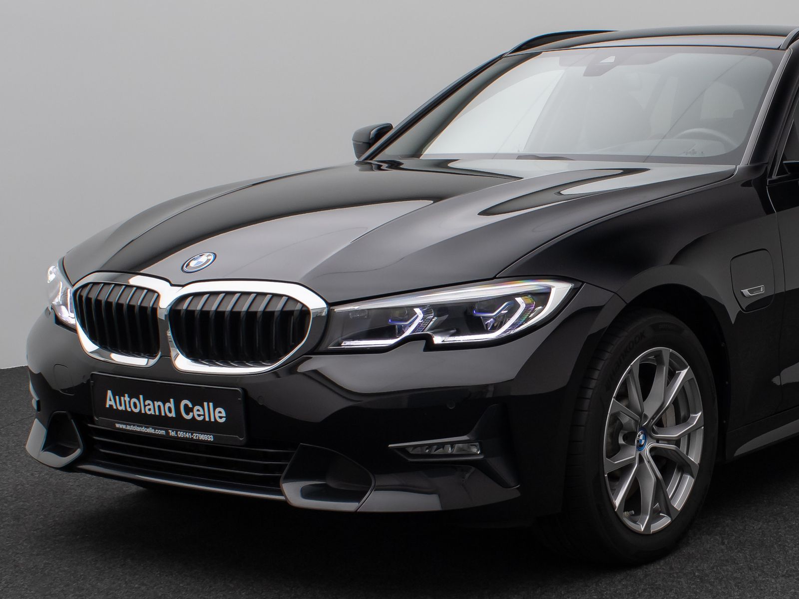 Fahrzeugabbildung BMW 330e xD SportLine Laser HUD DAB HiFi Komfort PDC