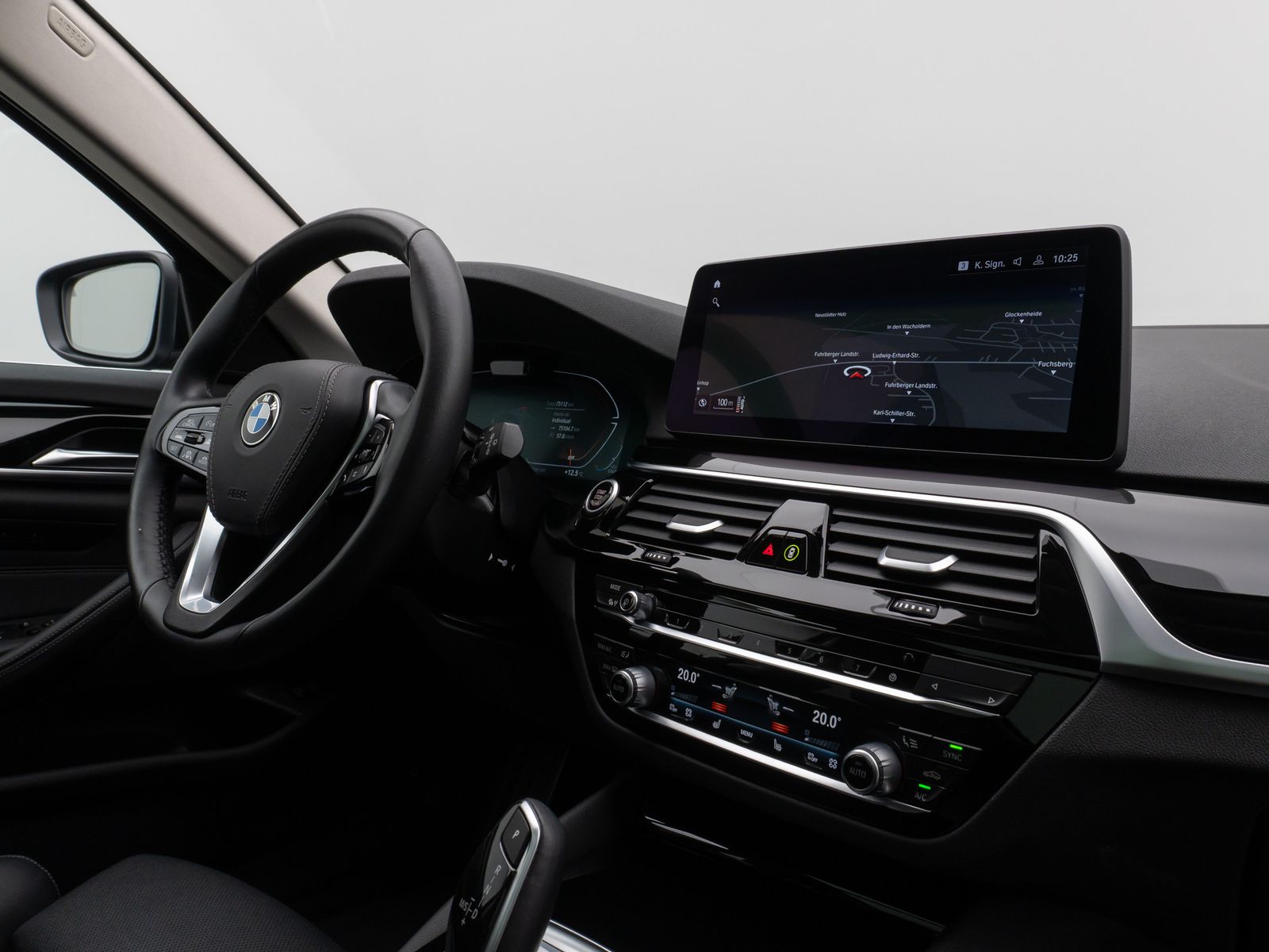 Fahrzeugabbildung BMW 520d Panorama Kamera DAB HiFi ACC Alarm M Sport