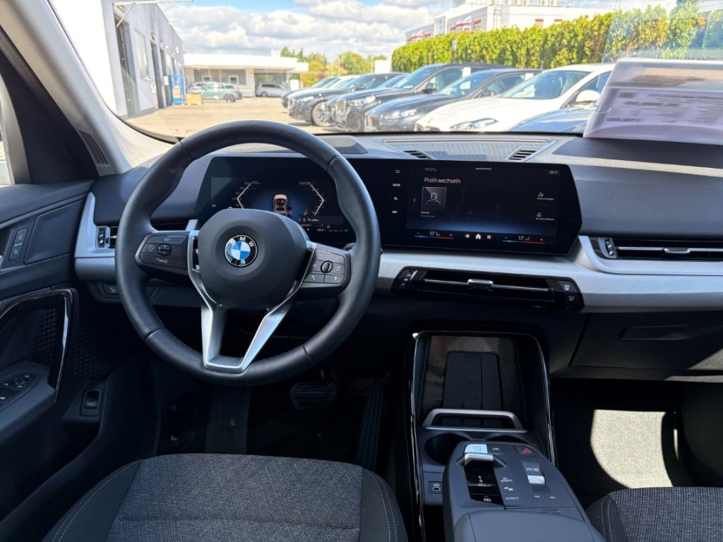 BMW X1 sDrive20i HUD AHK Komf-Zug. Alarm adLED FLA D foto 12
