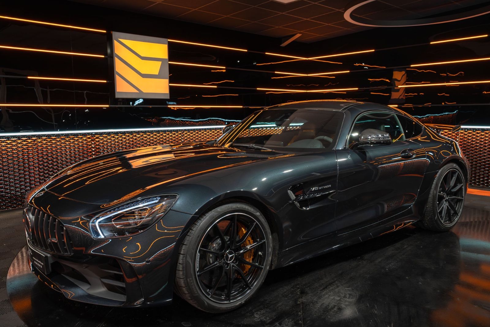 MERCEDES-BENZ AMG GT R Coupe*2nd hand*Track package*Ceramics