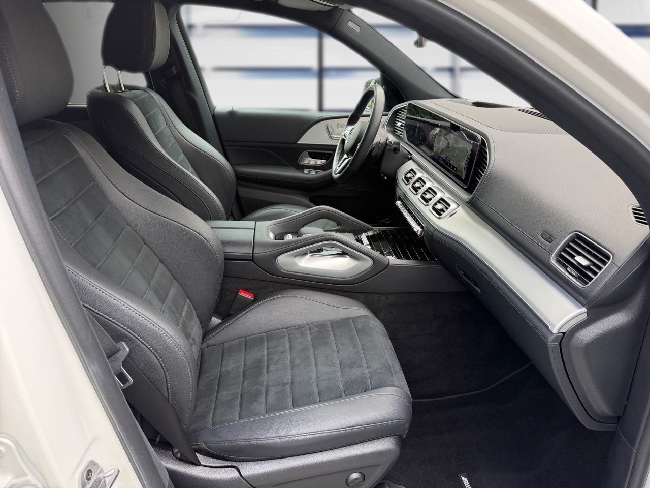 Fahrzeugabbildung Mercedes-Benz GLE 450 4M AMG+AHK+LUFTFAHRW+HEADUP+NIGHT+360+++