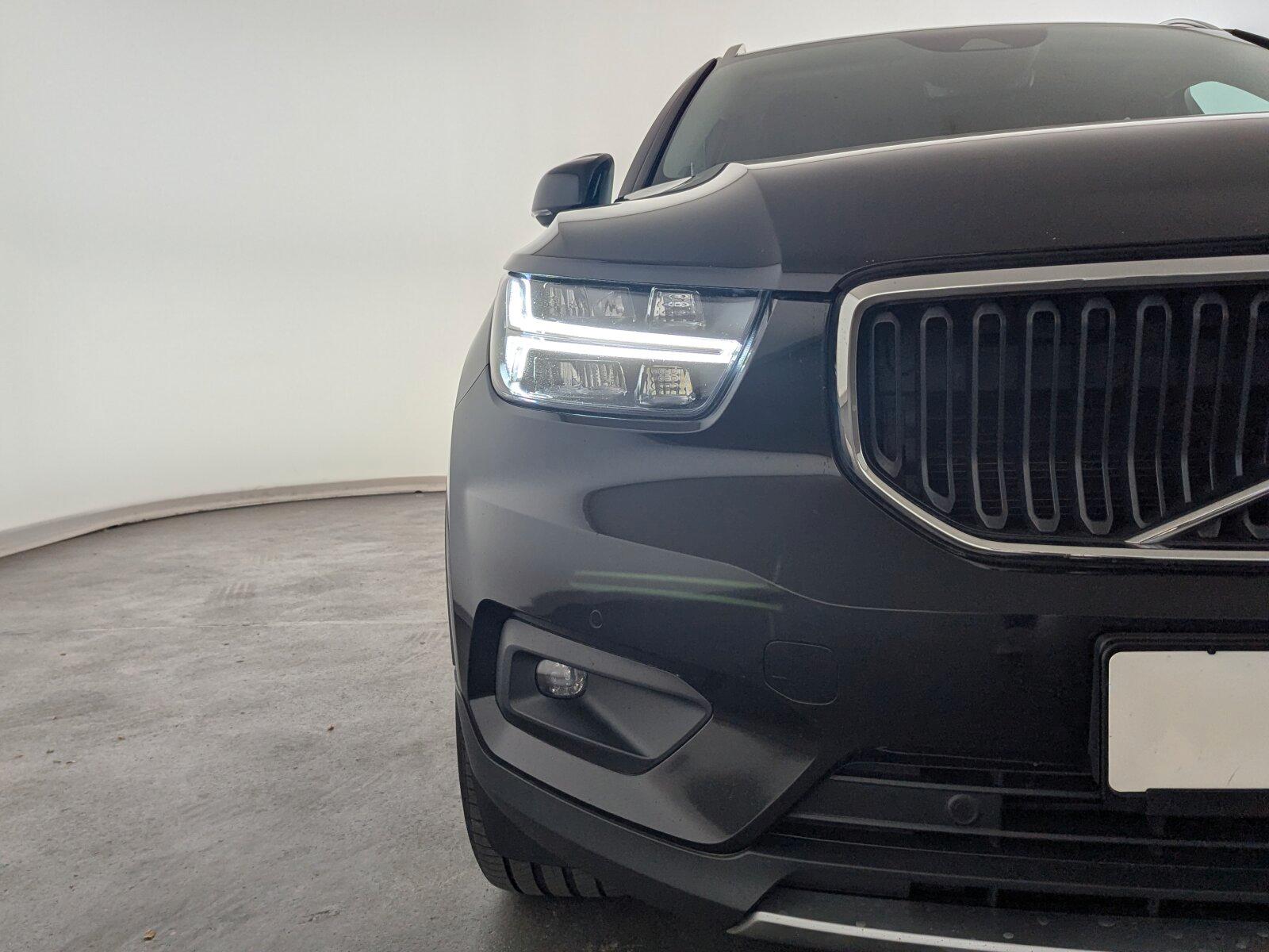 Volvo XC 40 D4 AWD Momentum LED+STDHZG+ACC+CARPLAY+