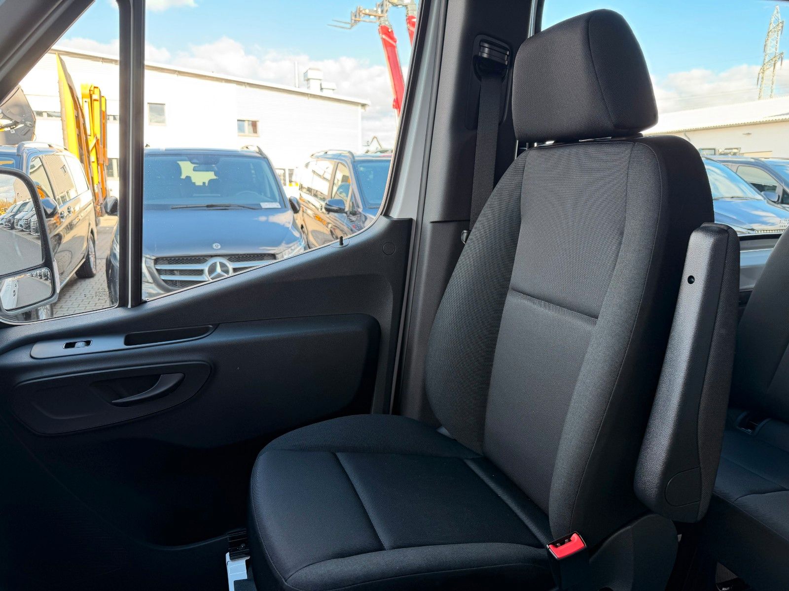 Fahrzeugabbildung Mercedes-Benz Sprinter 317 CDI Mixto/DoKa Standheiz AHK