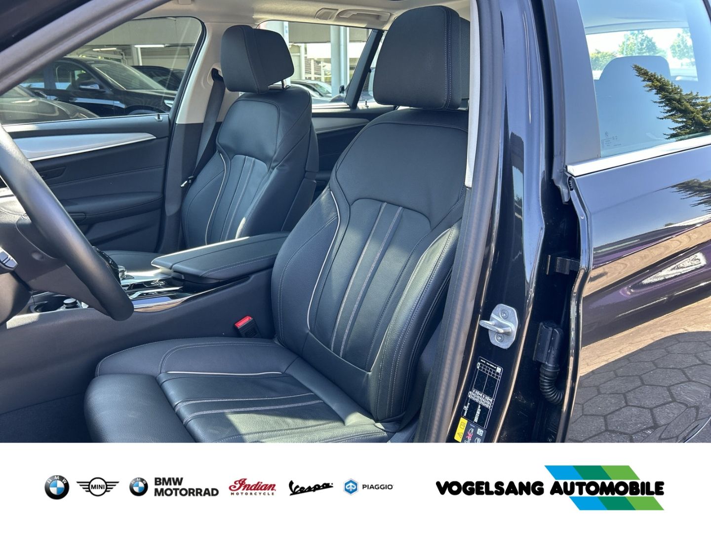 Fahrzeugabbildung BMW 530 e Touring Panorma Komfortsitze Head-Up WLAN