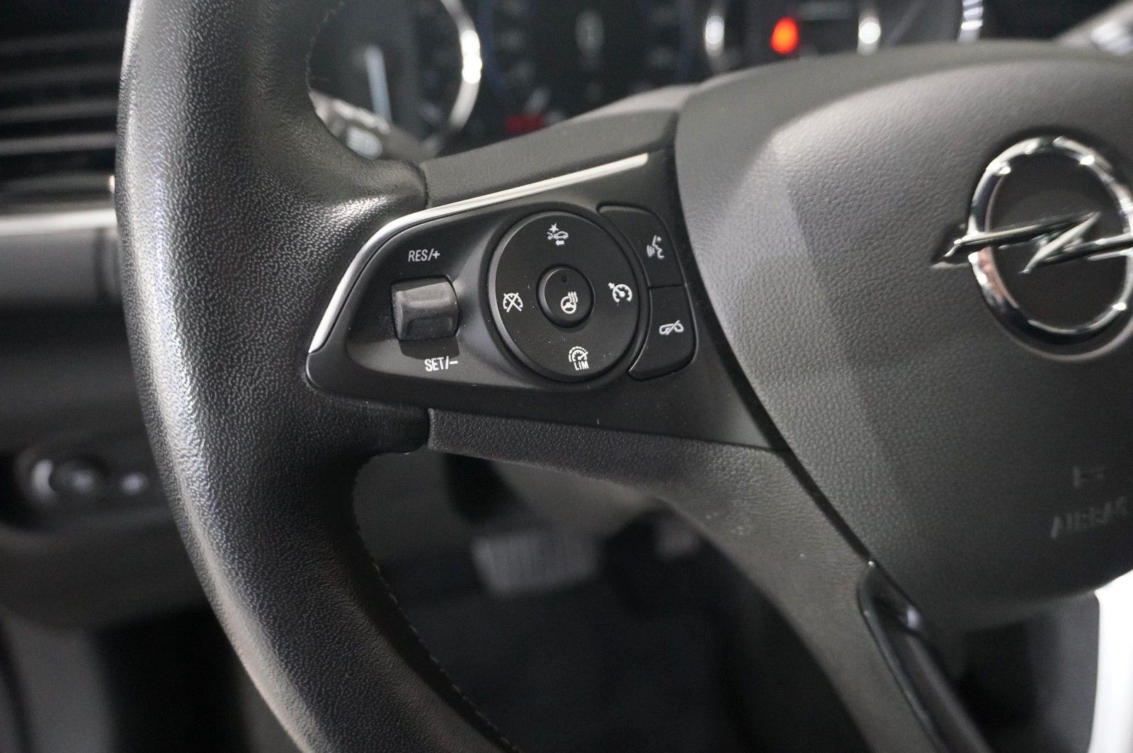 Fahrzeugabbildung Opel Insignia B ST 2.0D BUSINESS NAVI/LED/KAMERA/HUD